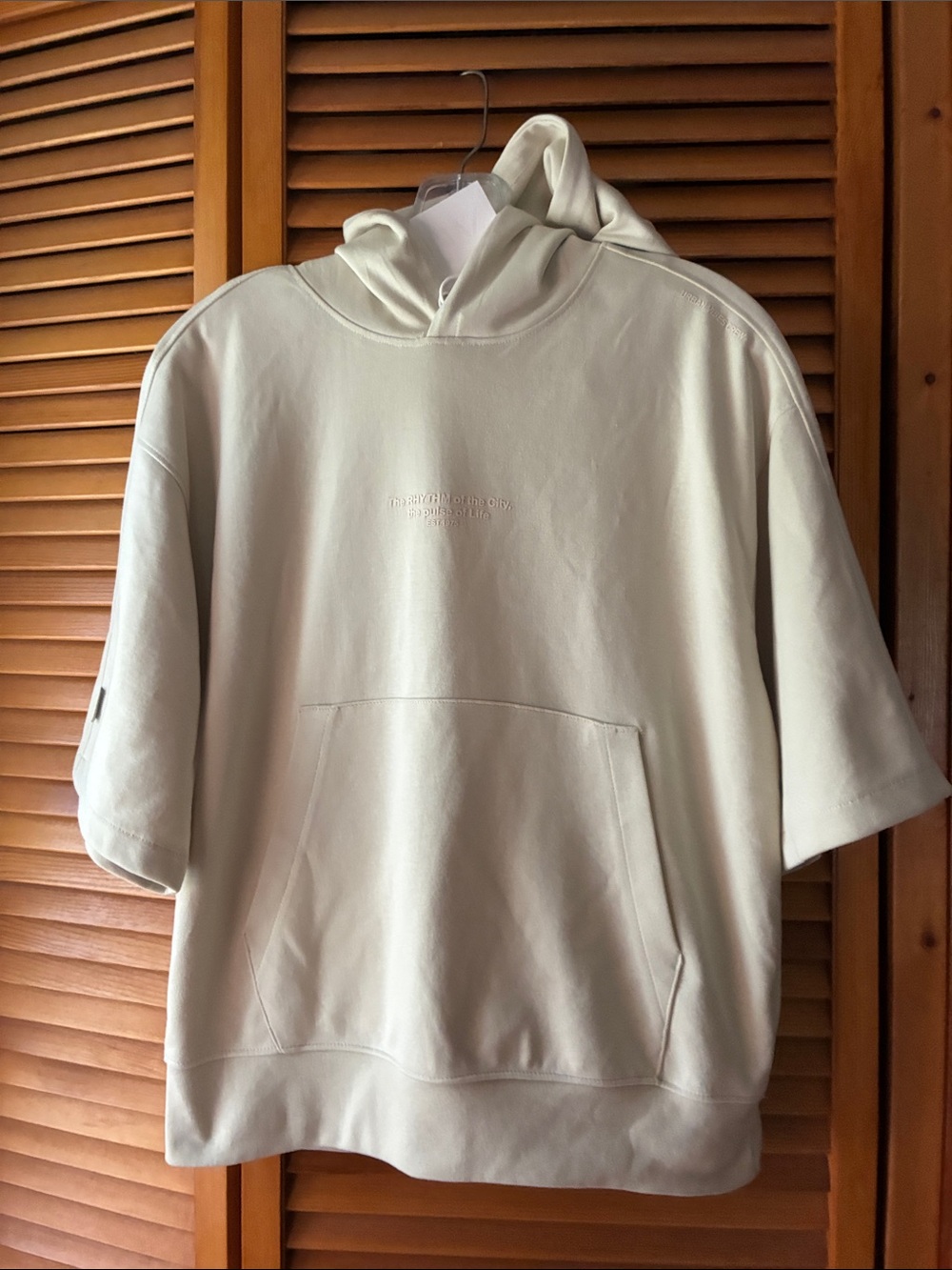 Zara Cream Short-Sleeve Crewneck Hoodie Sweater pit to pit 22”length 24”